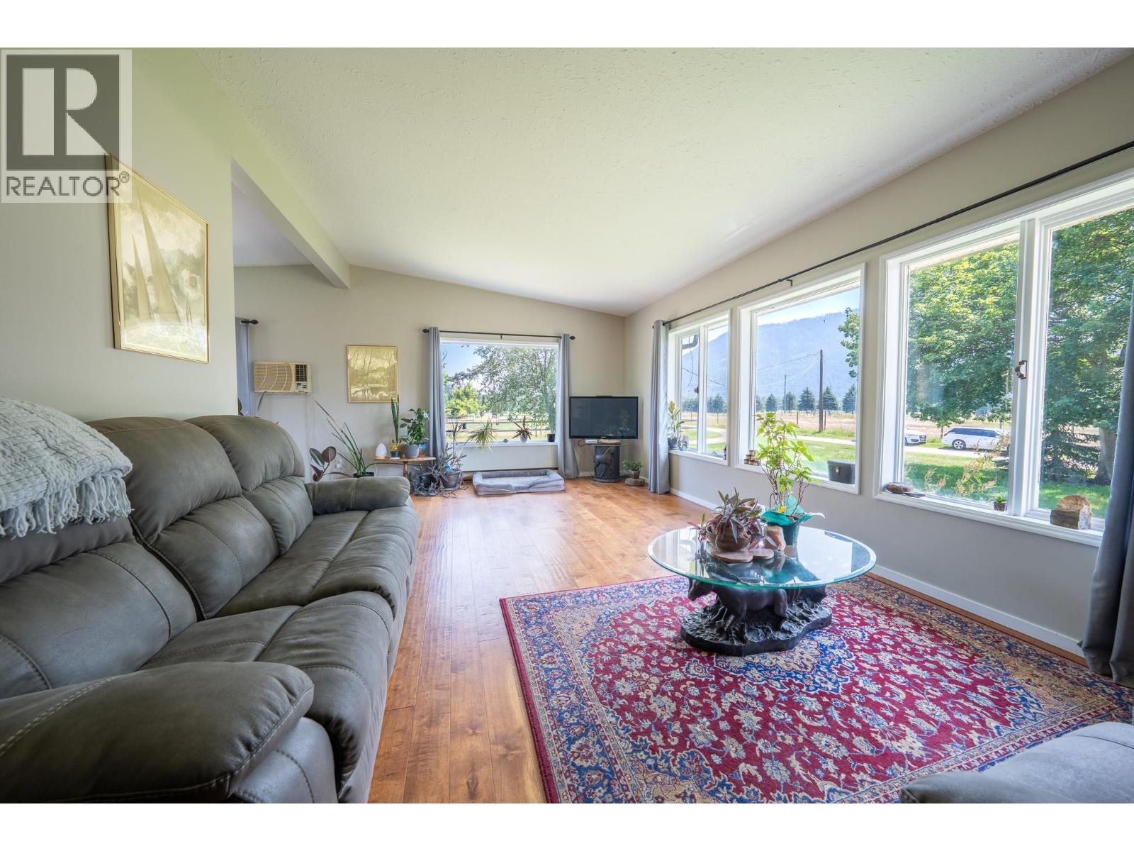 6055 Darcy Road, Grand Forks