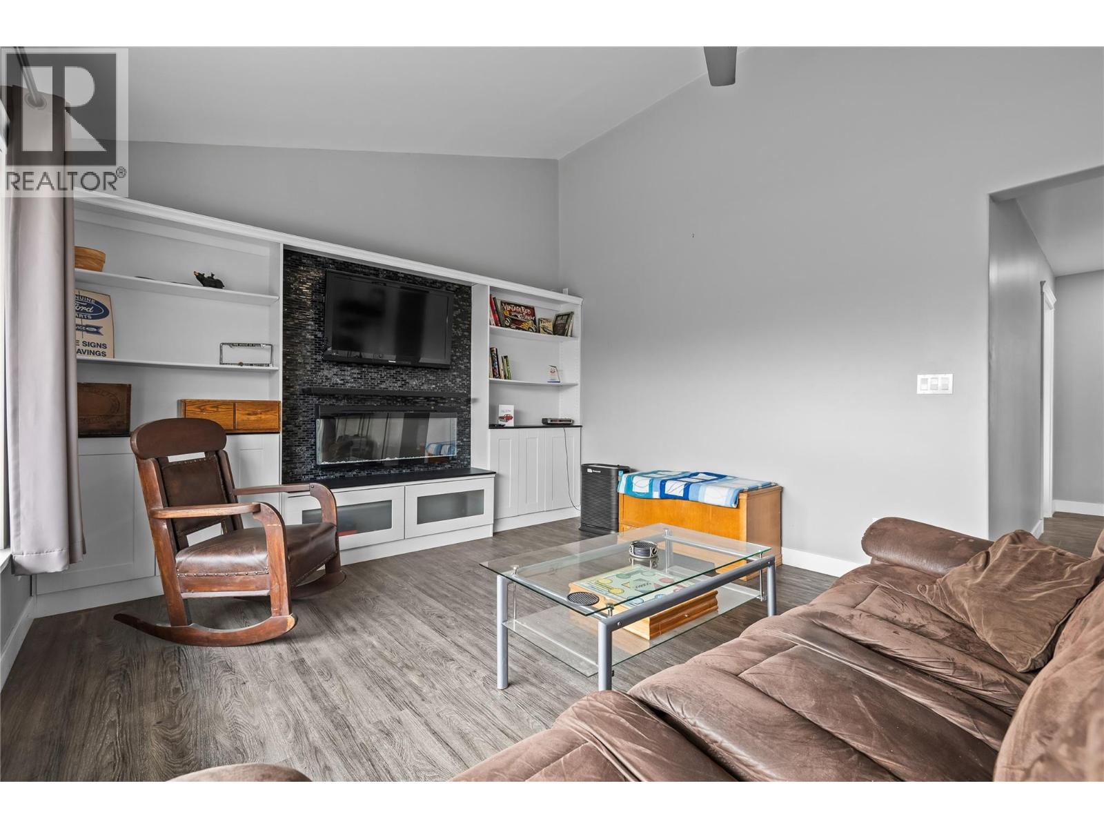 292 Valley Road N - 18