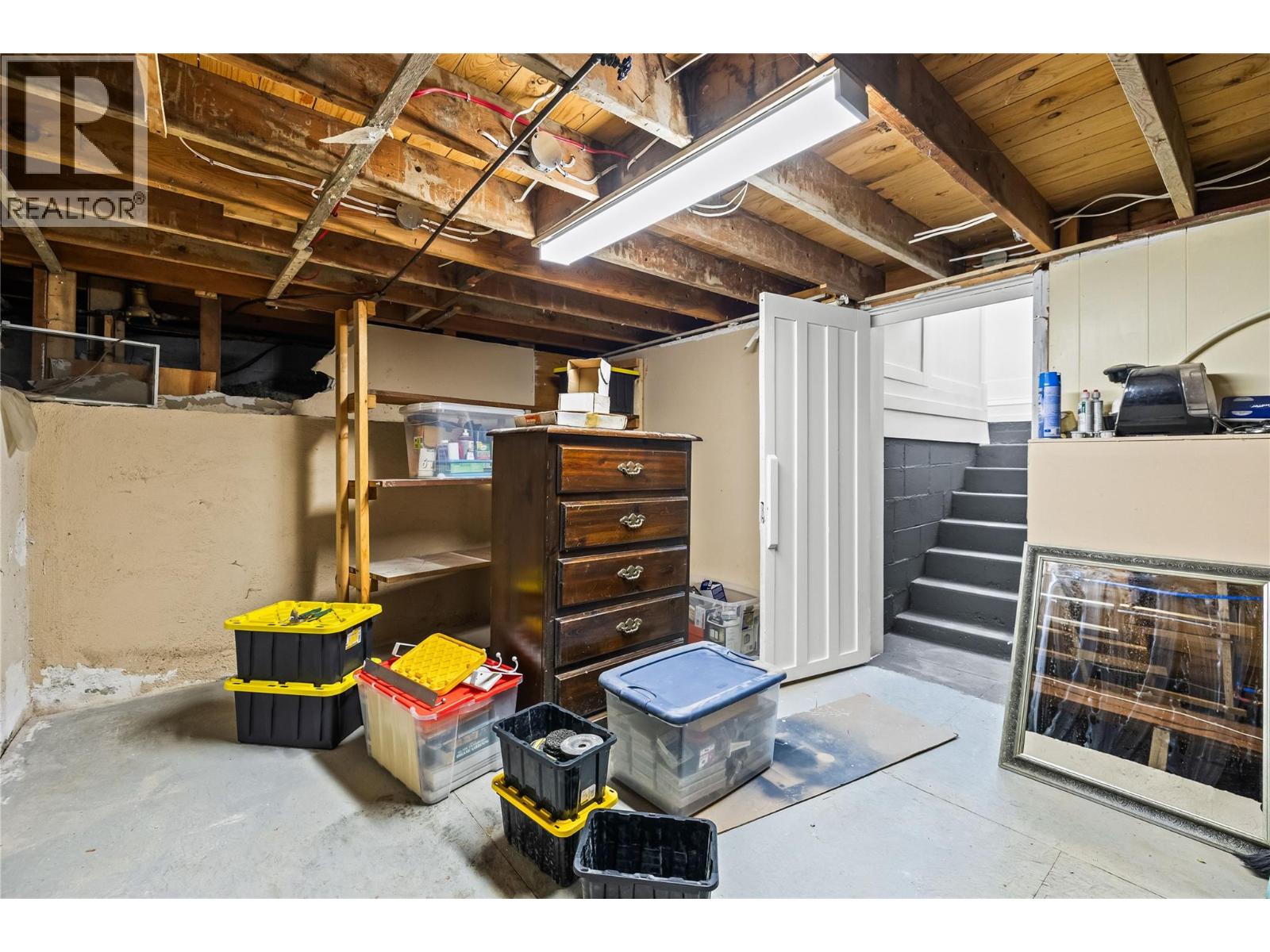 292 Valley Road N, Kelowna