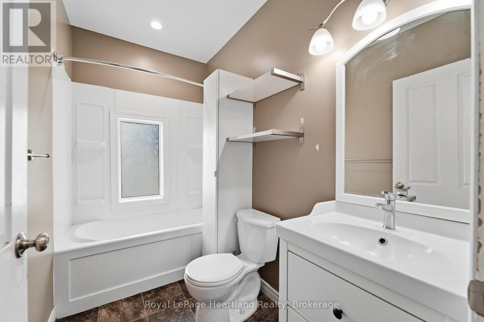 82155 LONDON ROAD - 18