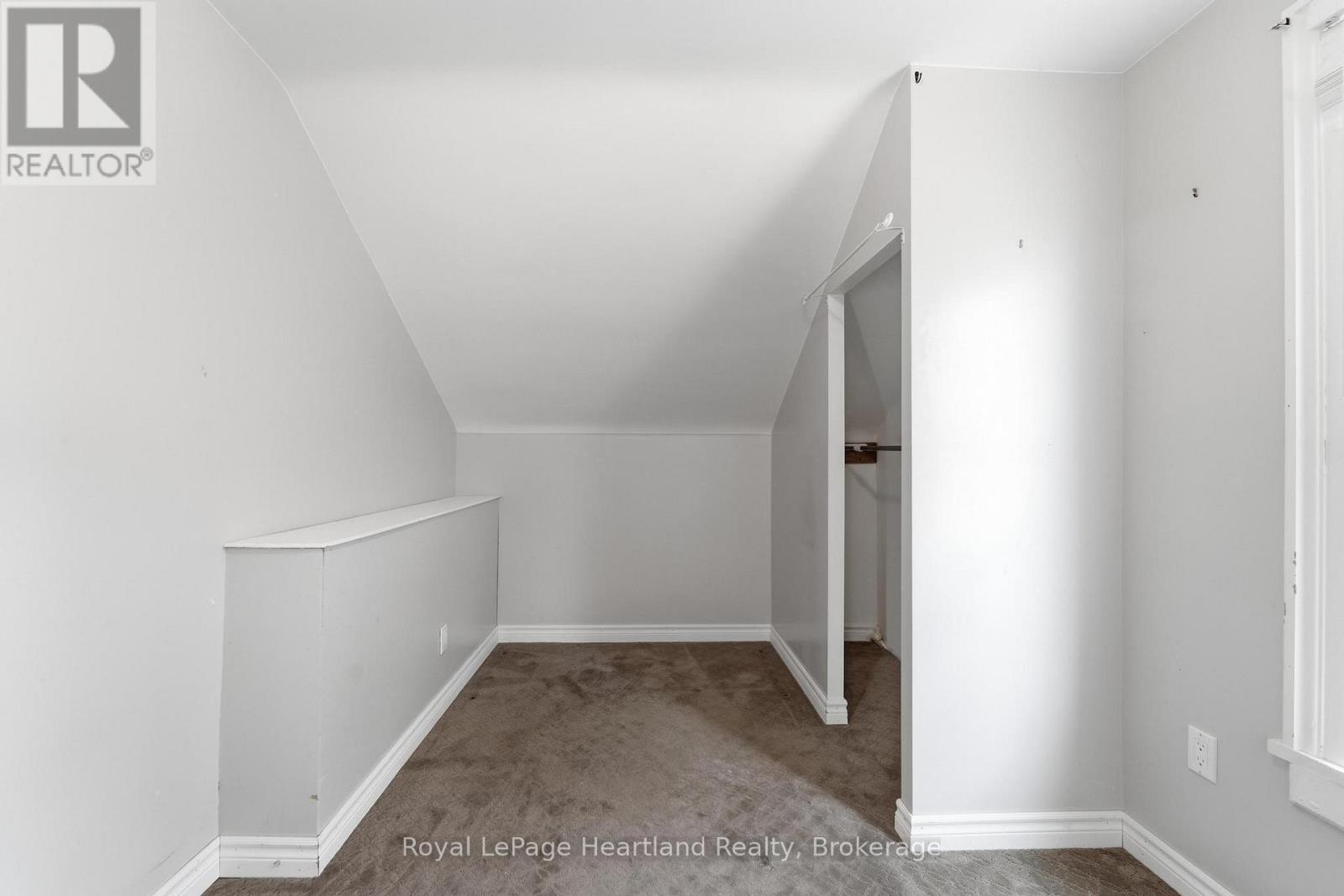 82155 LONDON ROAD - 24