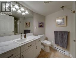 103 5470 Inlet Avenue, Sechelt, BC V7Z0H4 Photo 11
