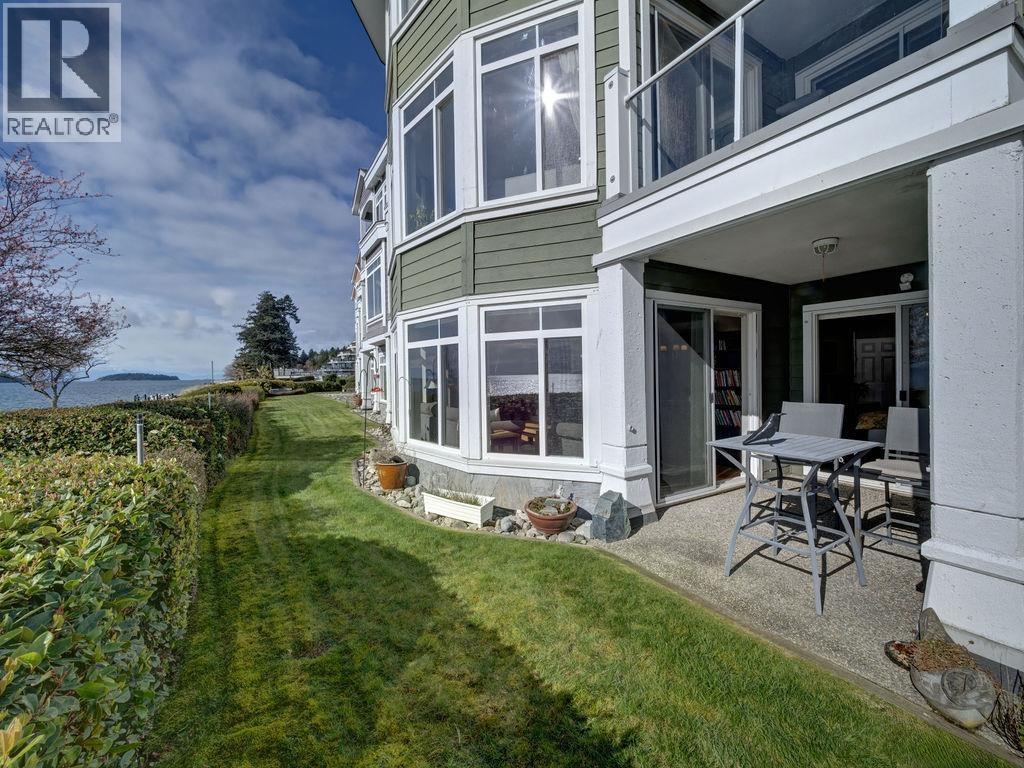 103 5470 INLET AVENUE, Sechelt — photo 2