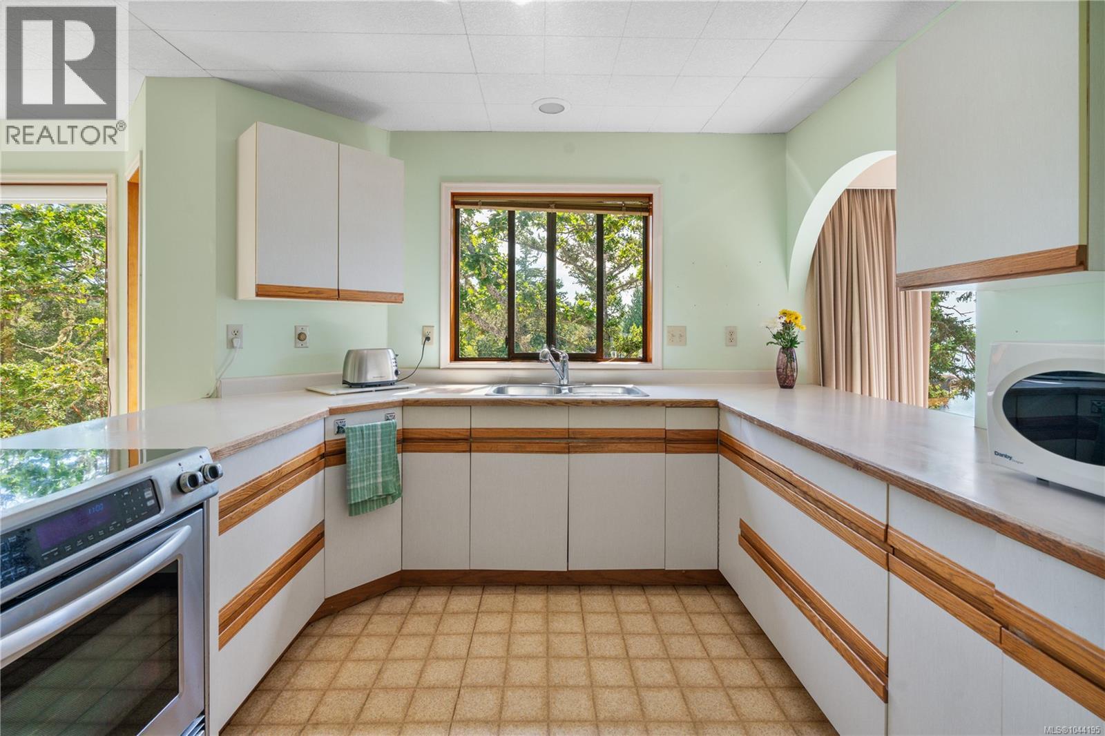 312 Bessborough Ave - 22