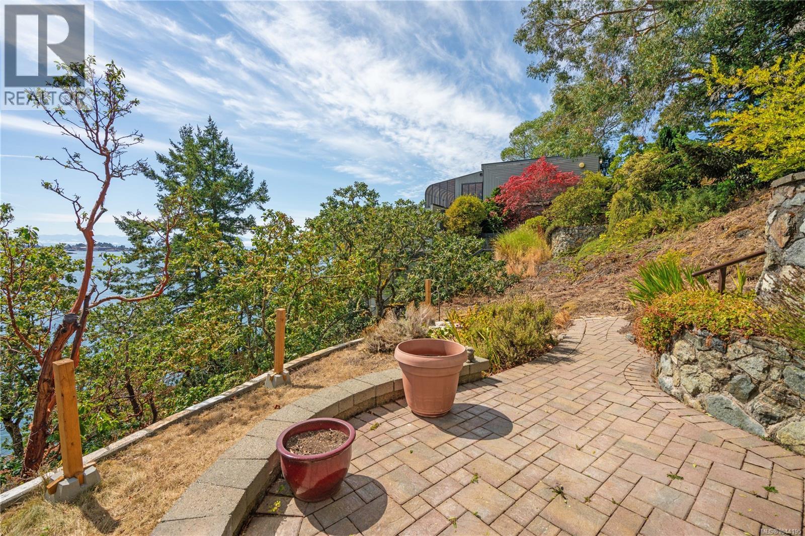 312 Bessborough Ave - 51