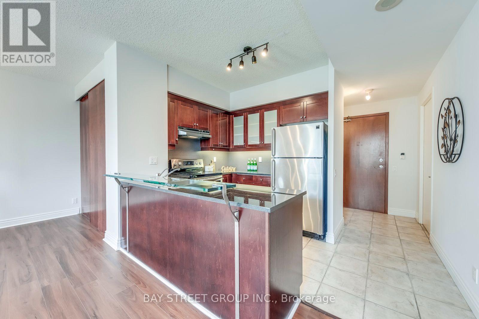 #512E 500 QUEENS QUAY W - 6