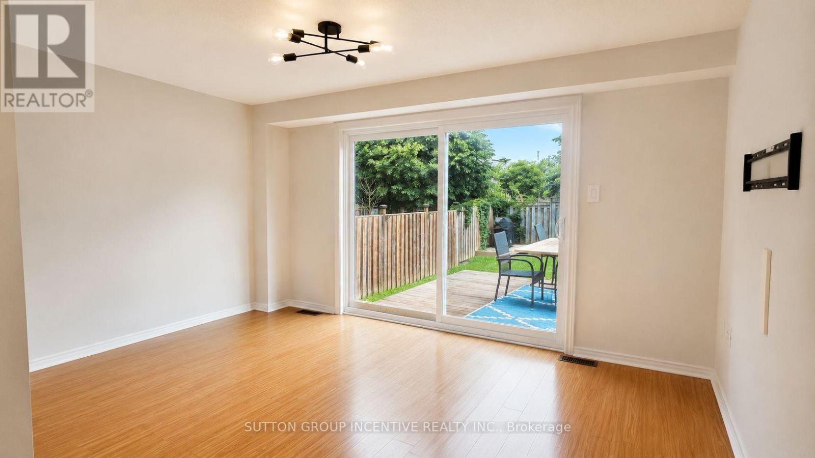 25 LIONS GATE BOULEVARD - 4