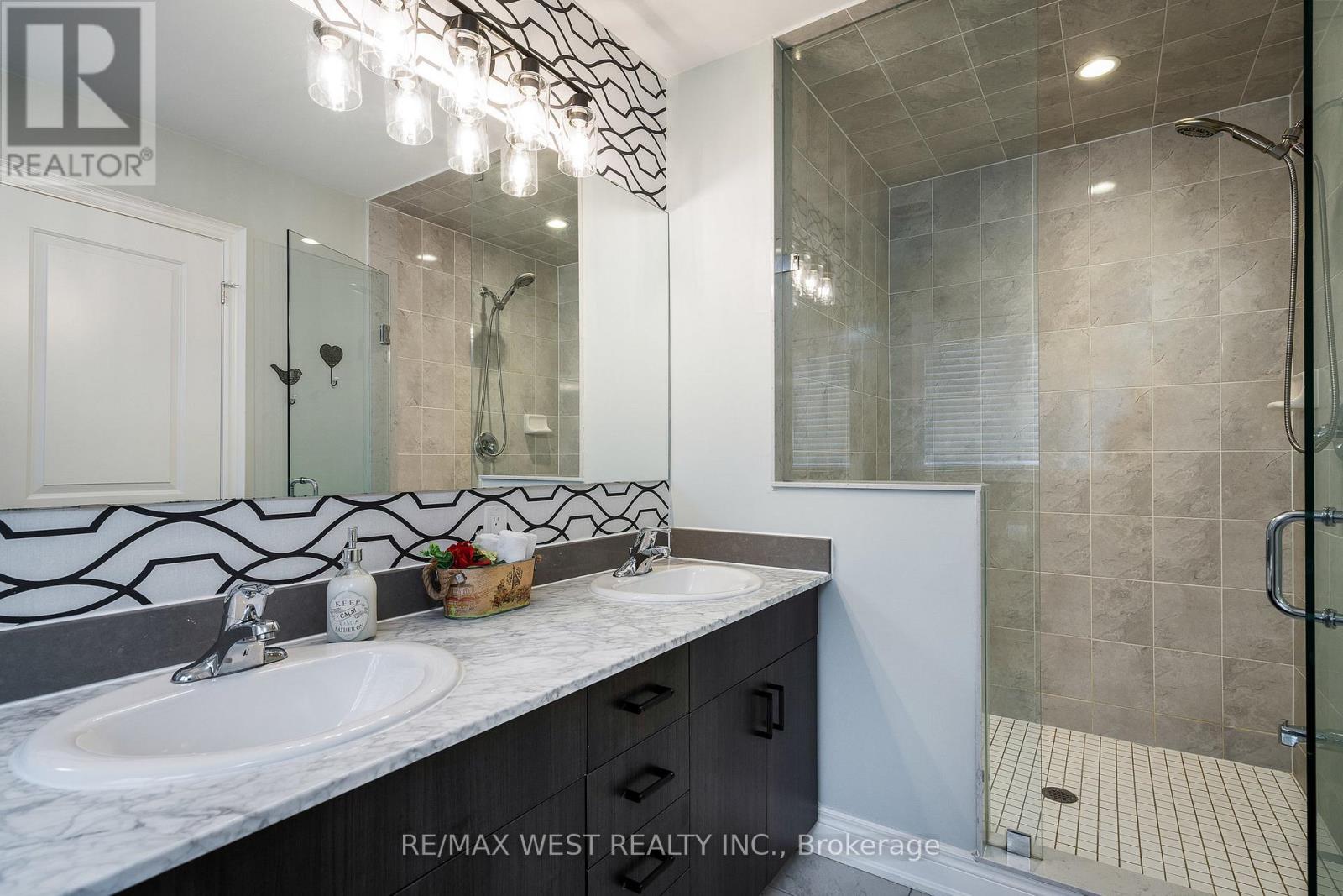 #37 171 SNOWBRIDGE WAY - 24