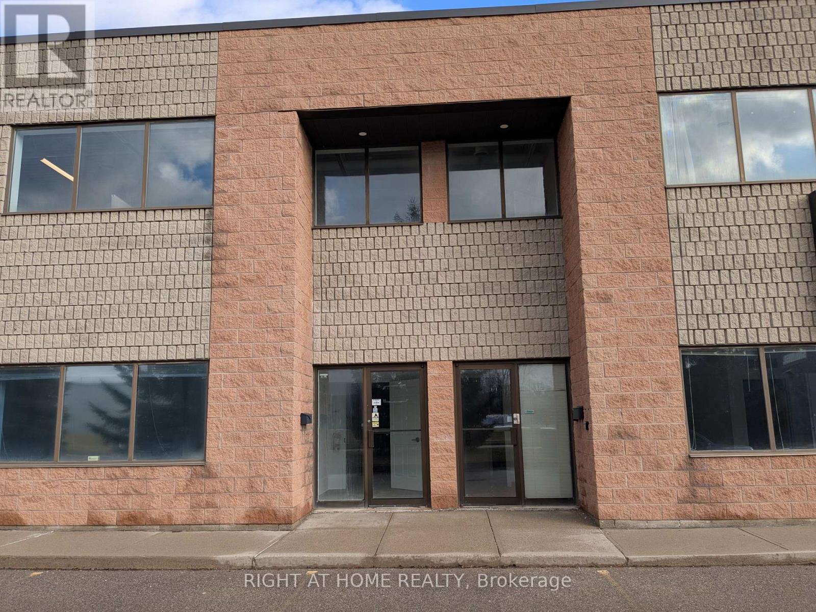 62 PLANT FARM BOULEVARD, Brantford — photo 3