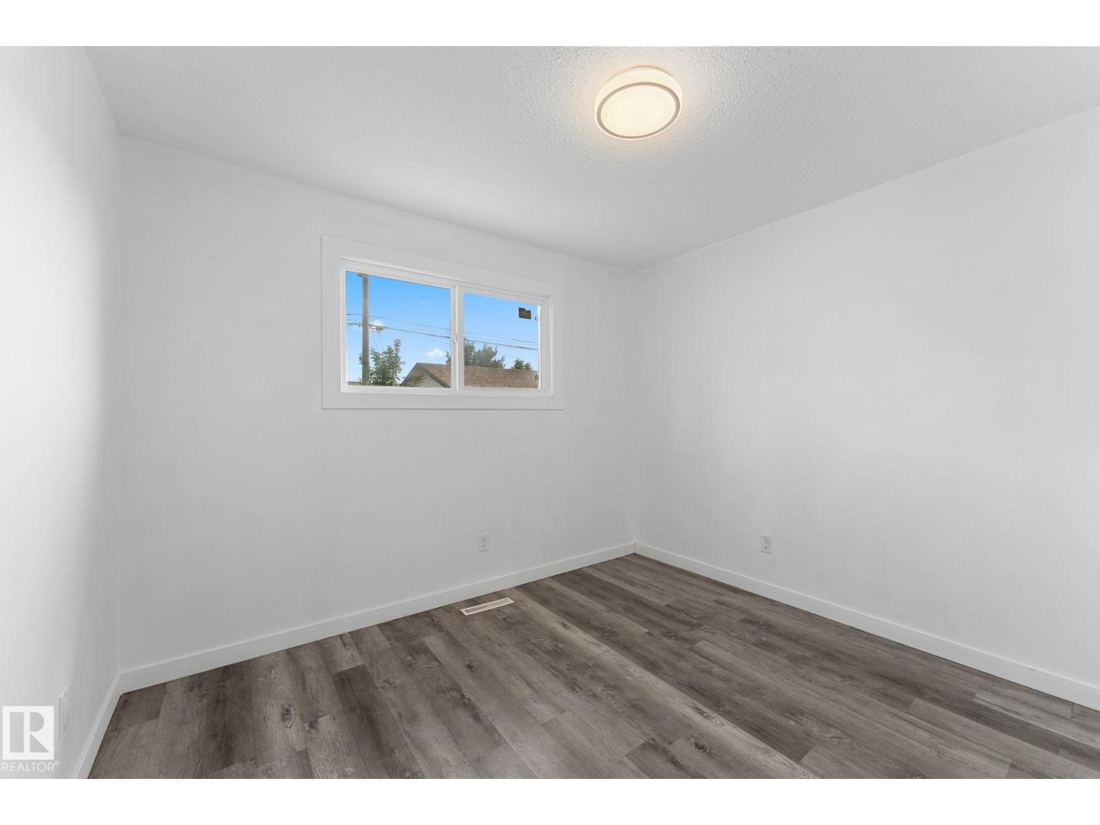 7823 136 AV NW - 18