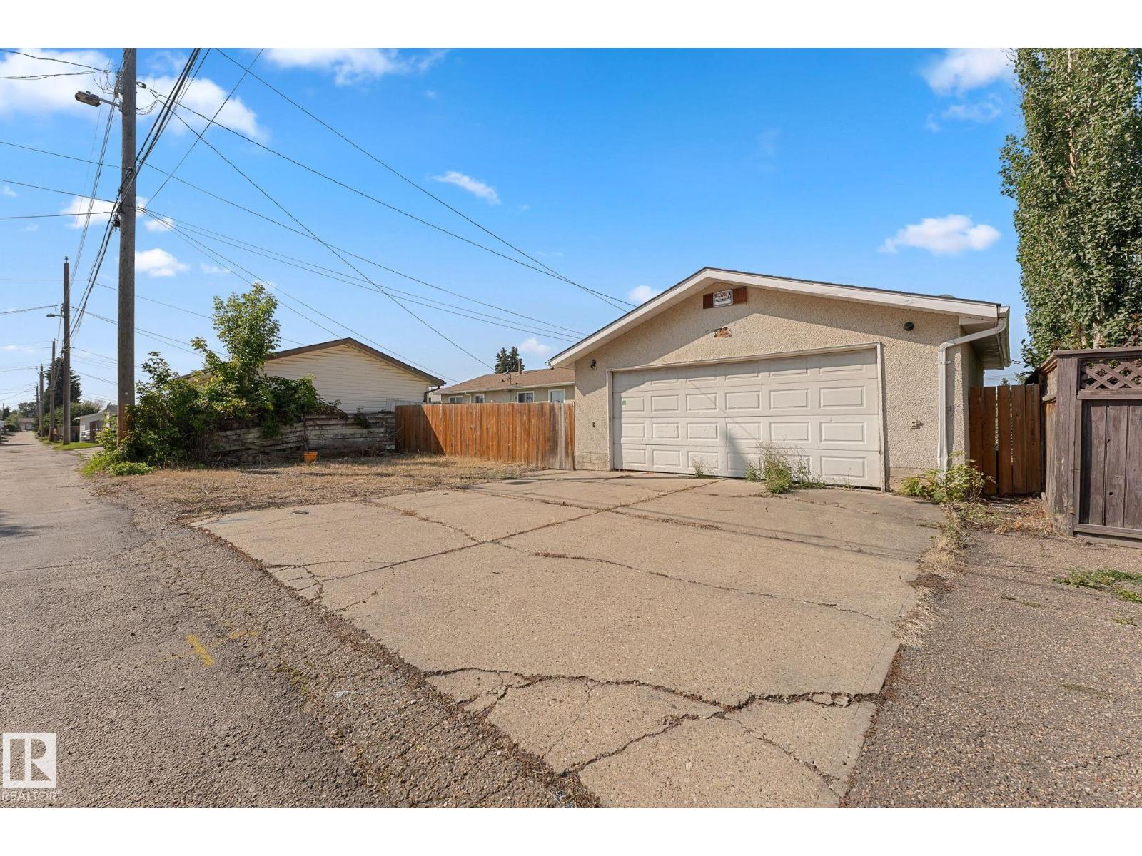 7823 136 AV NW - 38