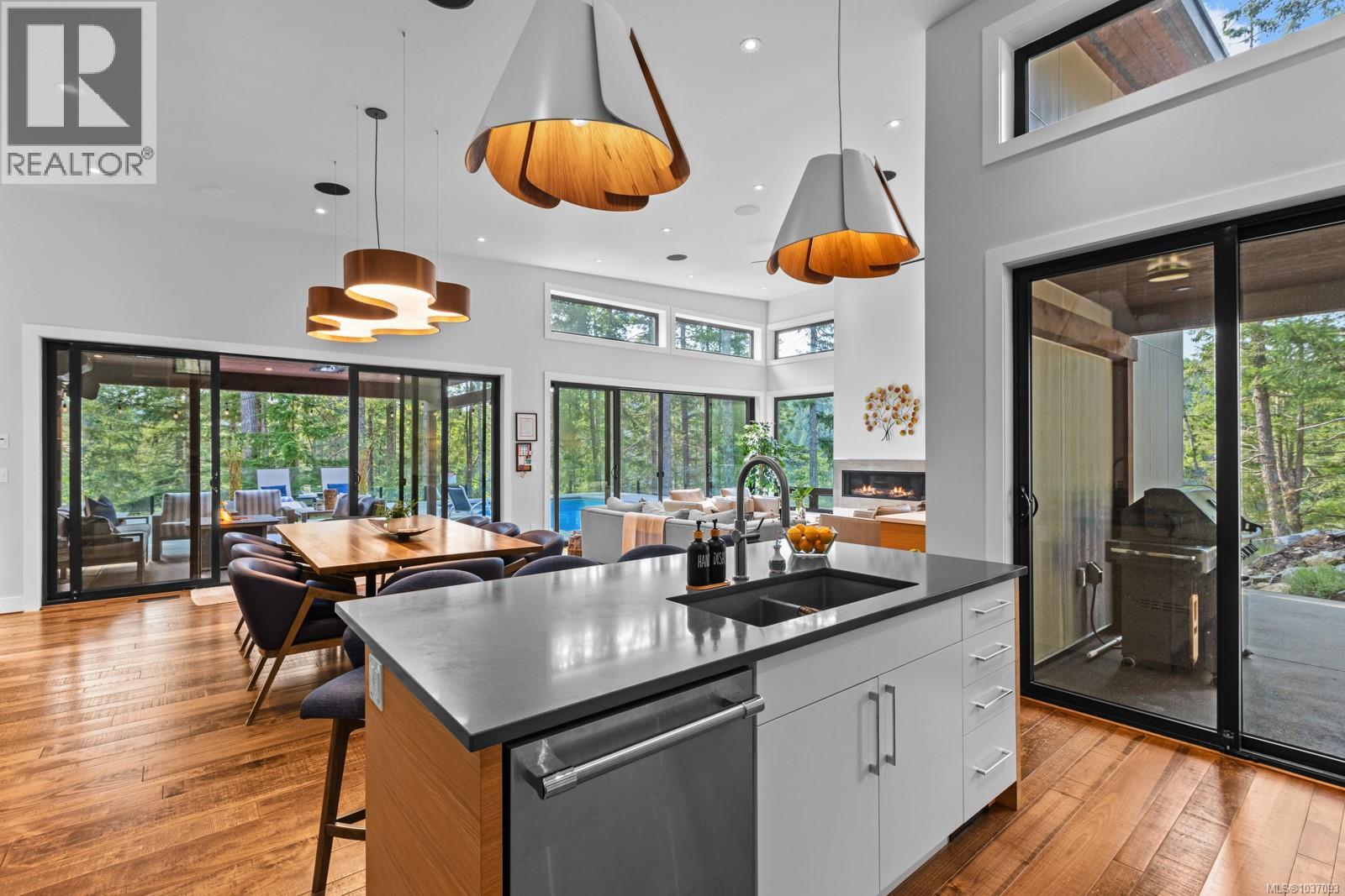 2643 Surge Narrows Rd - Image 32