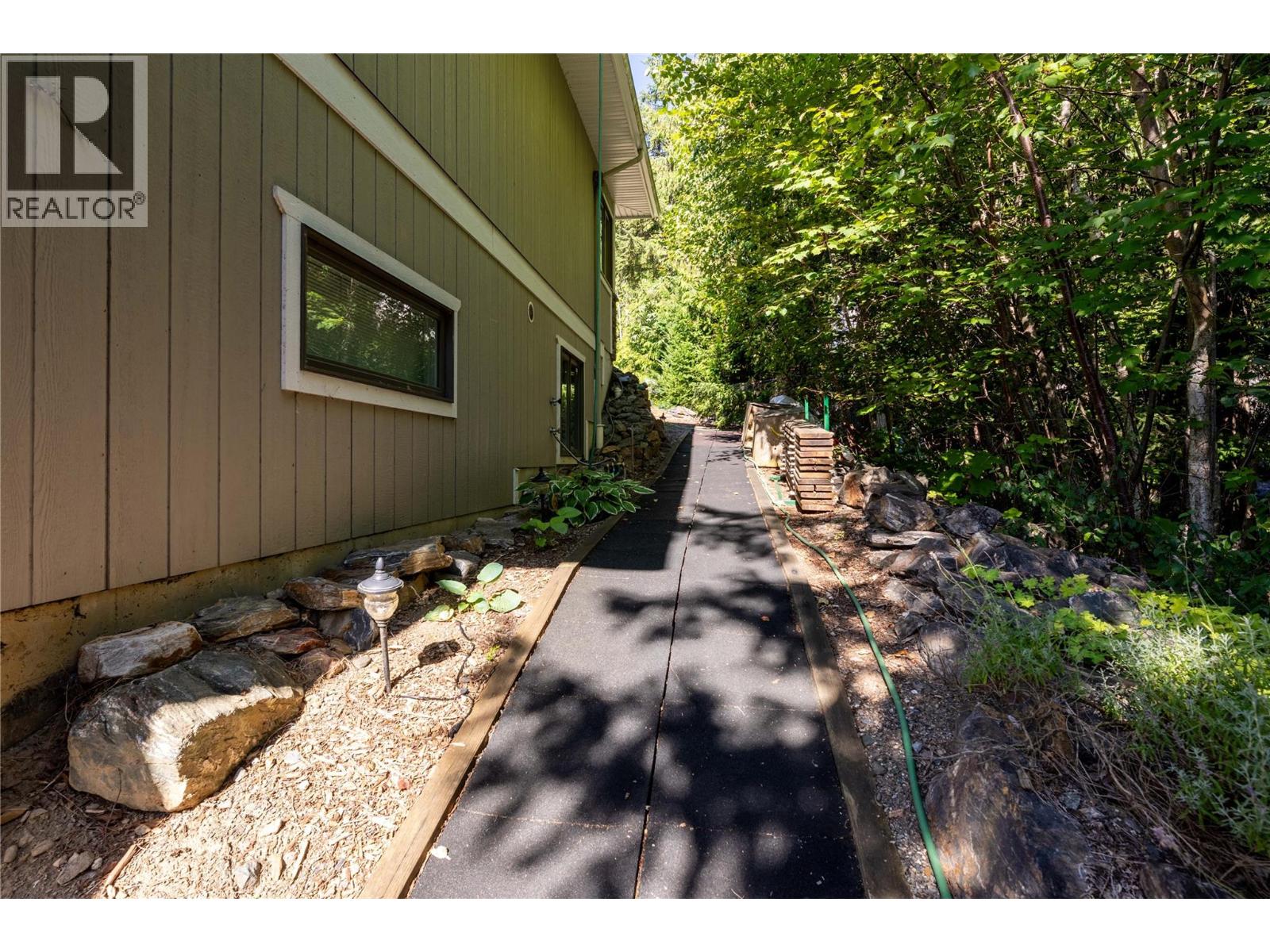 8738 Squilax Anglemont Road - 45