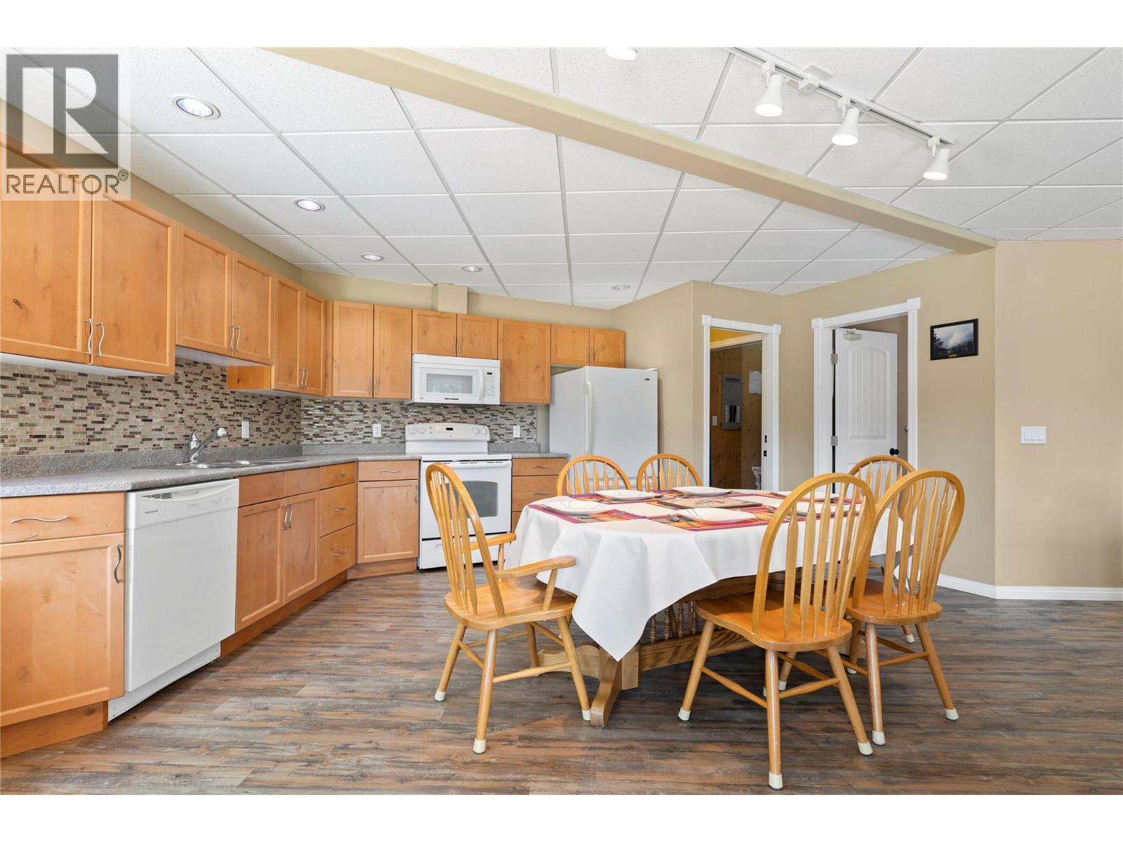 8738 Squilax Anglemont Road - 55