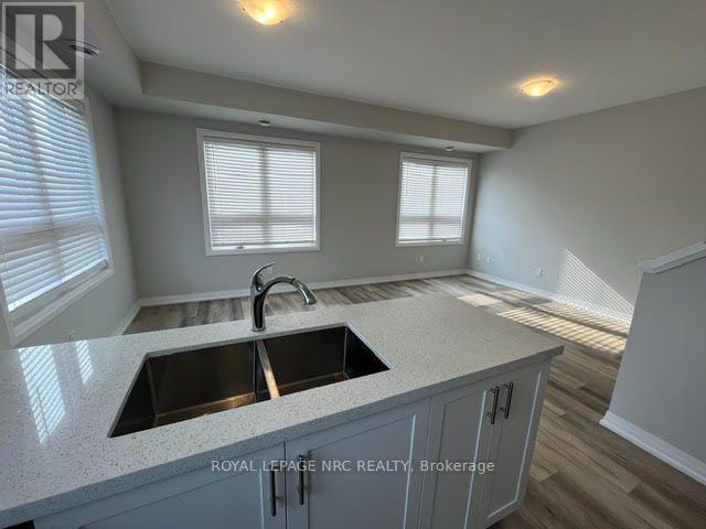 #77 6705 CROPP Street, Niagara Falls (Morrison), Ontario, L2E0C1, Niagara Falls (Morrison), Ontario — photo 4 of 5