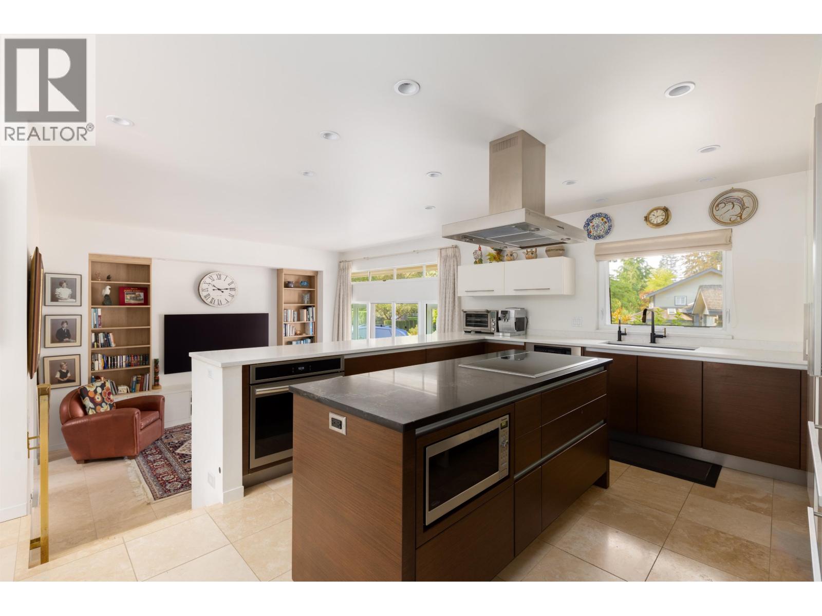 6955 ODLUM COURT, West Vancouver