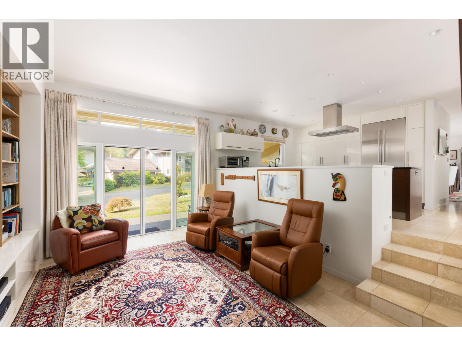 6955 ODLUM COURT, West Vancouver