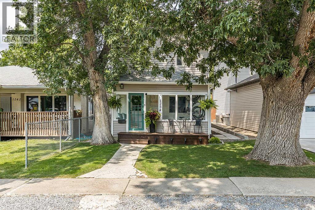 1254 Queen Street SE - 1