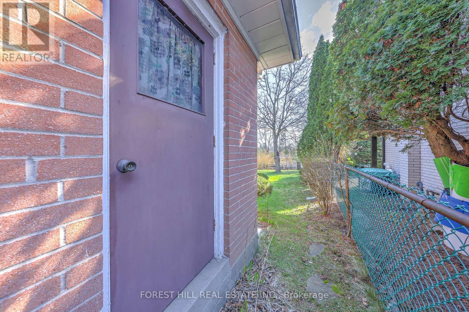 63 HOPPERTON DRIVE - 23