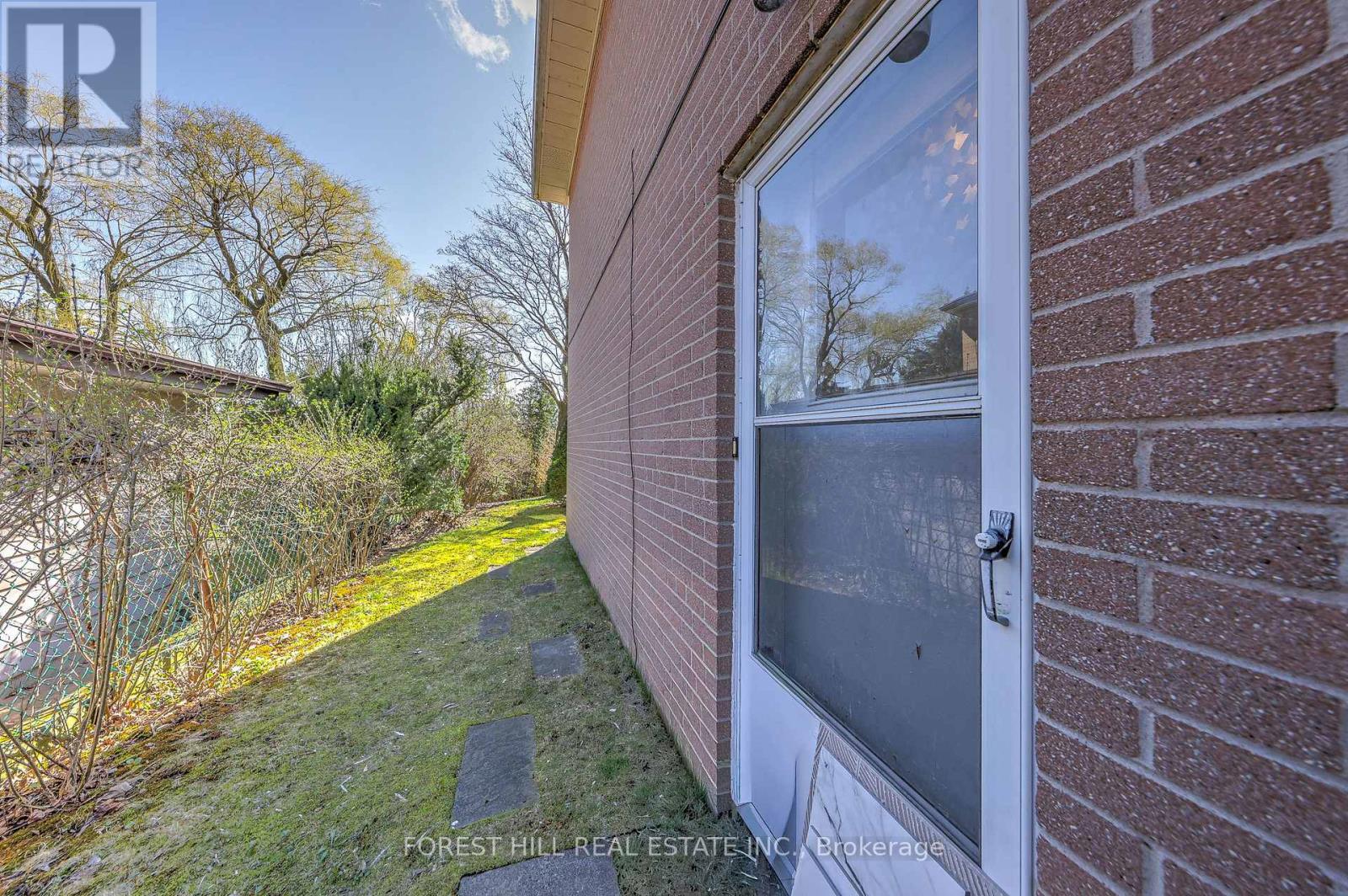 63 HOPPERTON DRIVE - 31