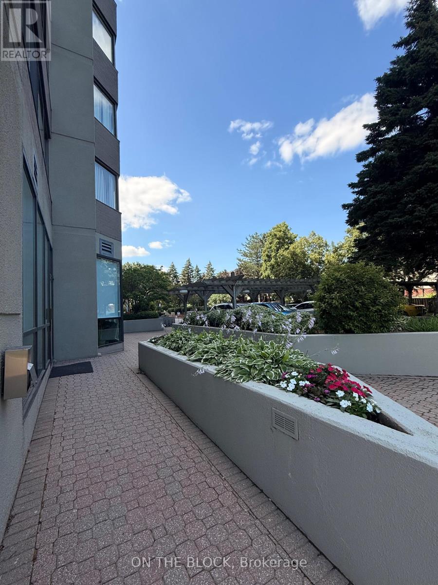 #203 880 DUNDAS STREET W - Image 34
