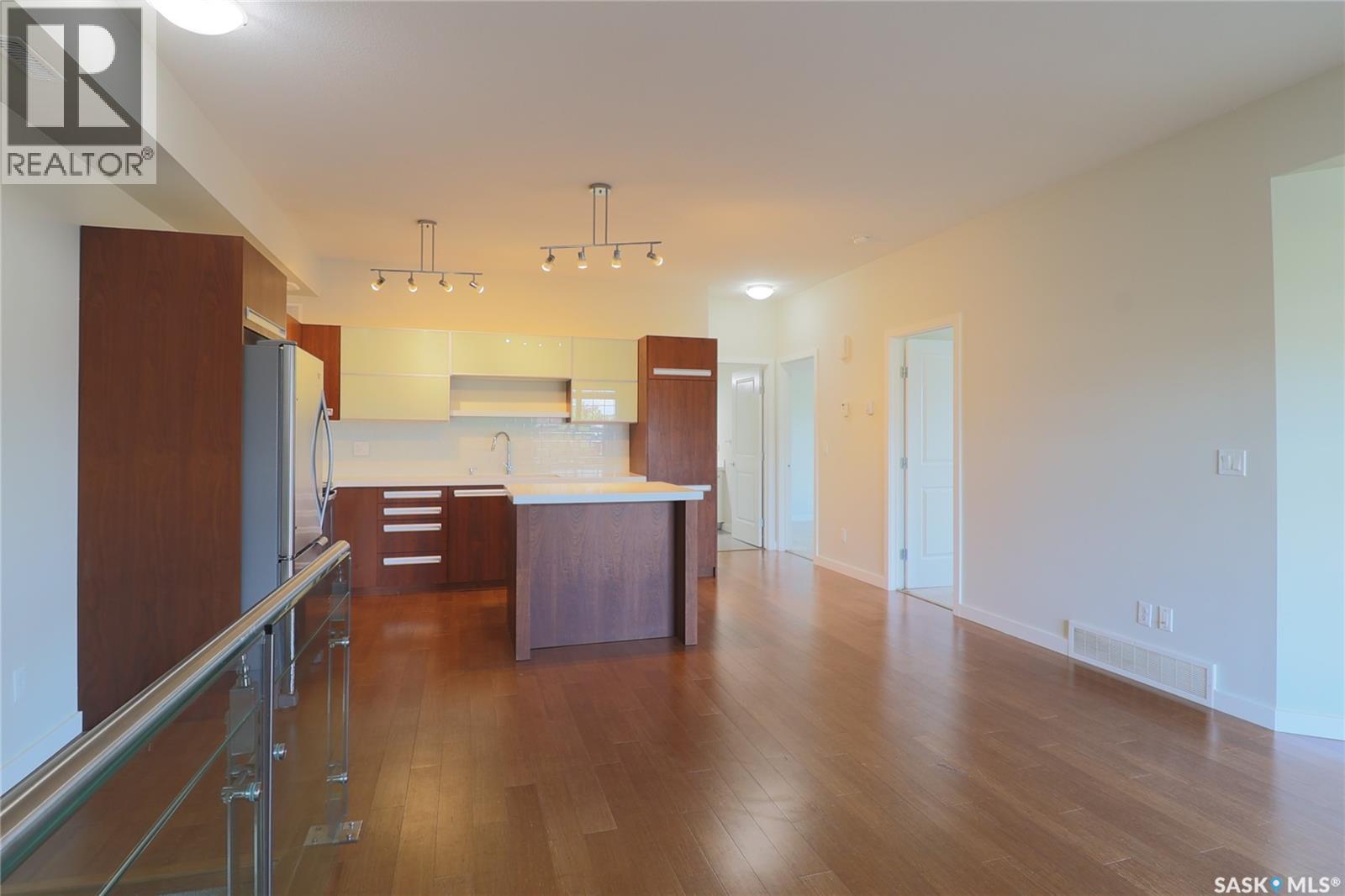 #810 1015 Patrick CRESCENT - Image 7