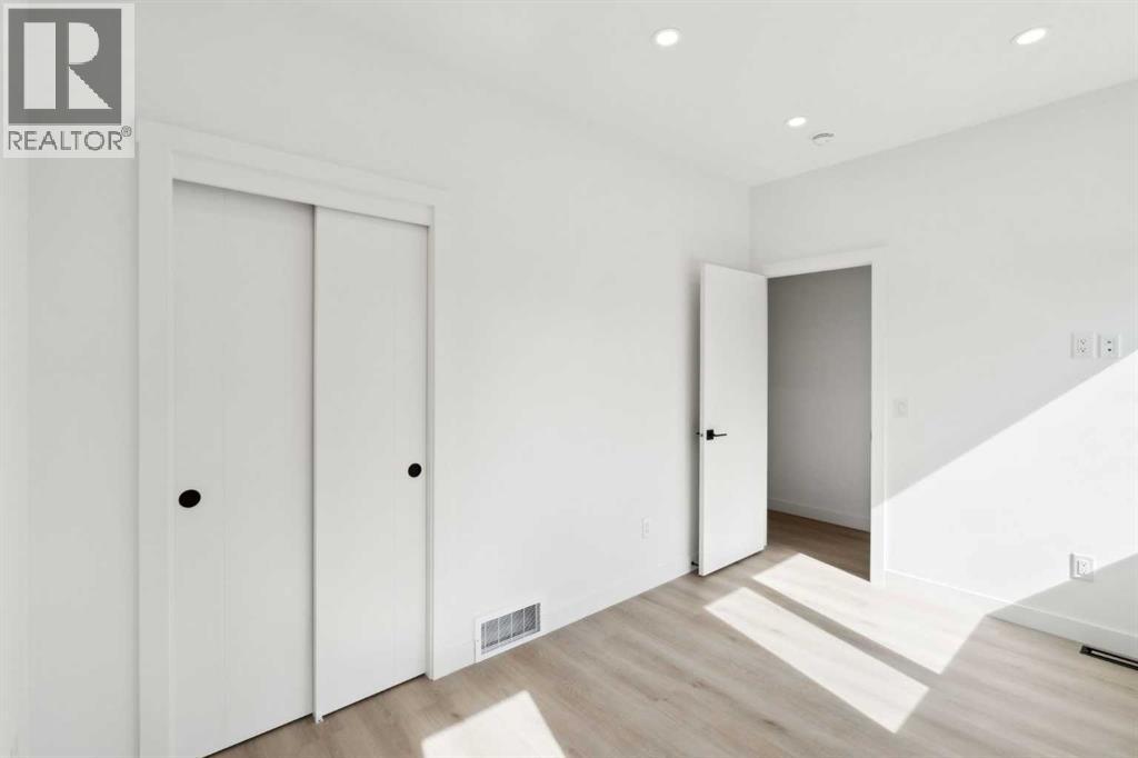 2831 36 Street SW - 19