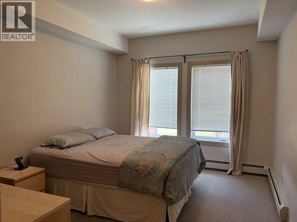 #220 70 Royal Oak Plaza NW - 21