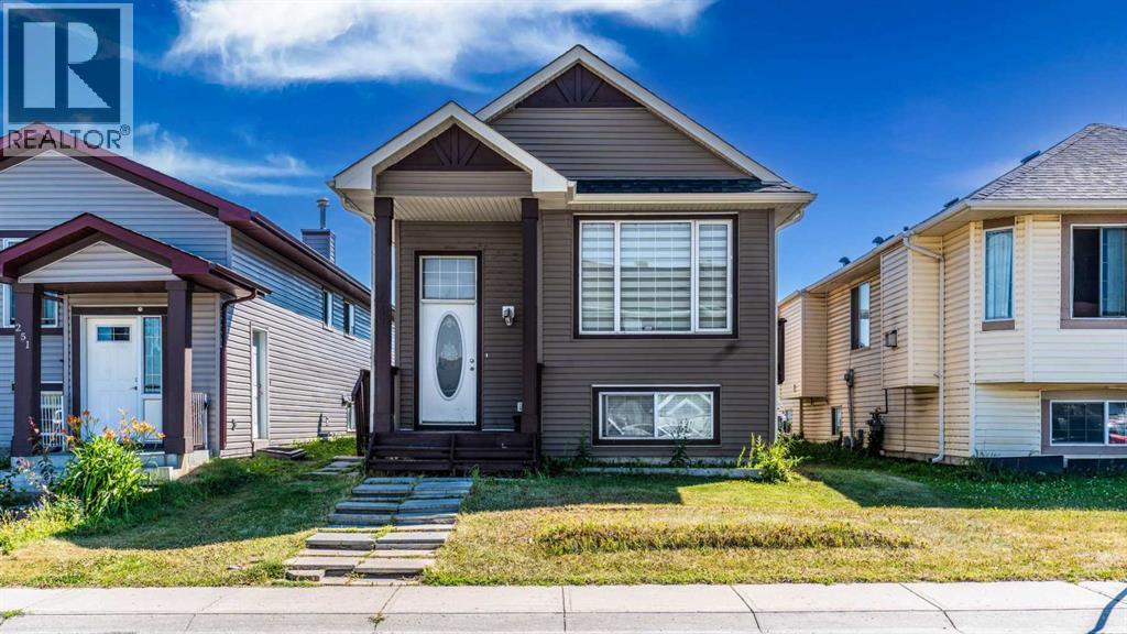 247 Taracove Estate Drive NE, Taradale, Calgary photo 1