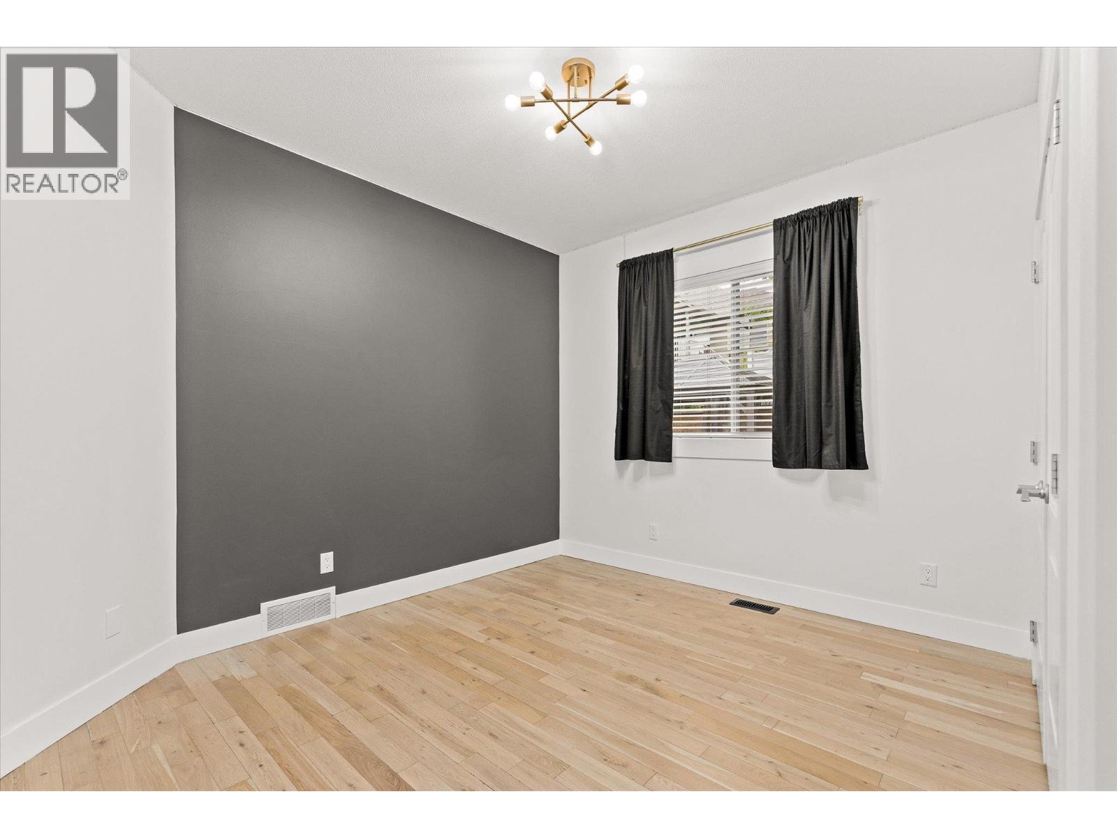 5027 France Court - 32