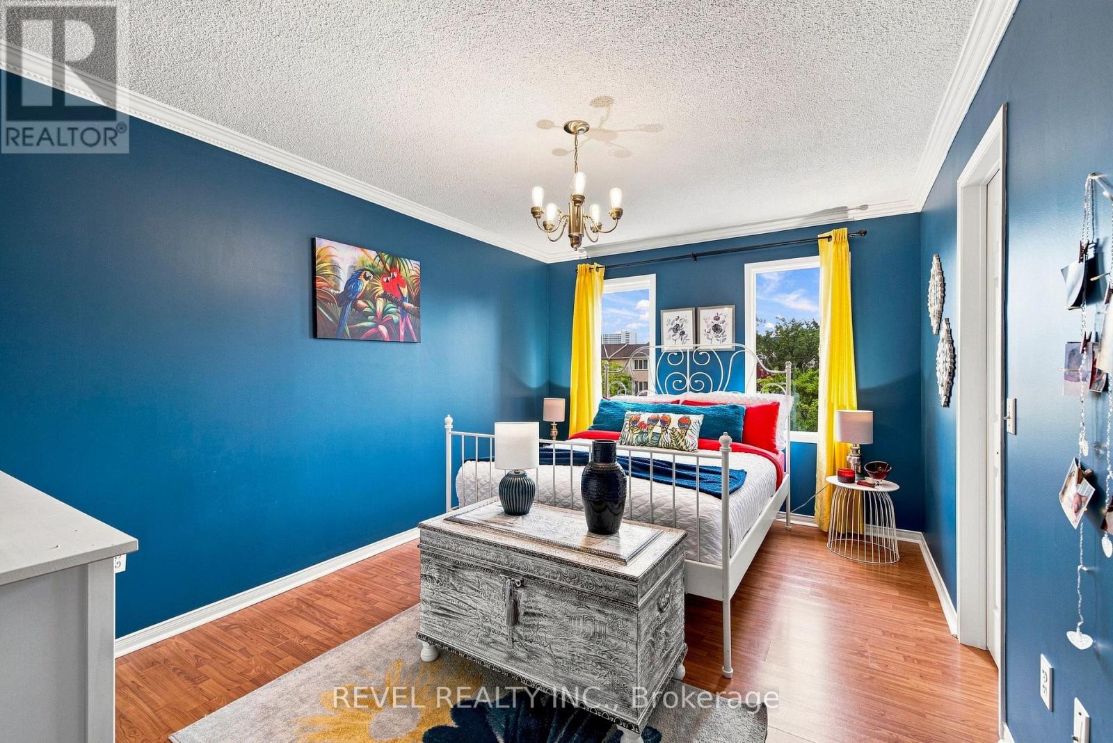 #89 2 SIR LOU DRIVE - 24