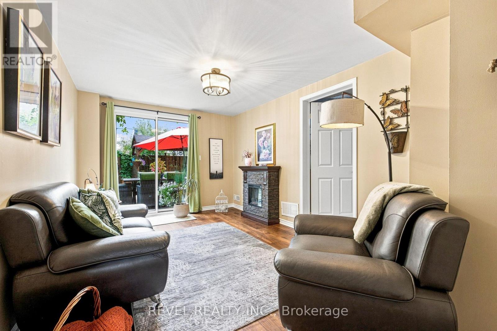 #89 2 SIR LOU DRIVE - 33