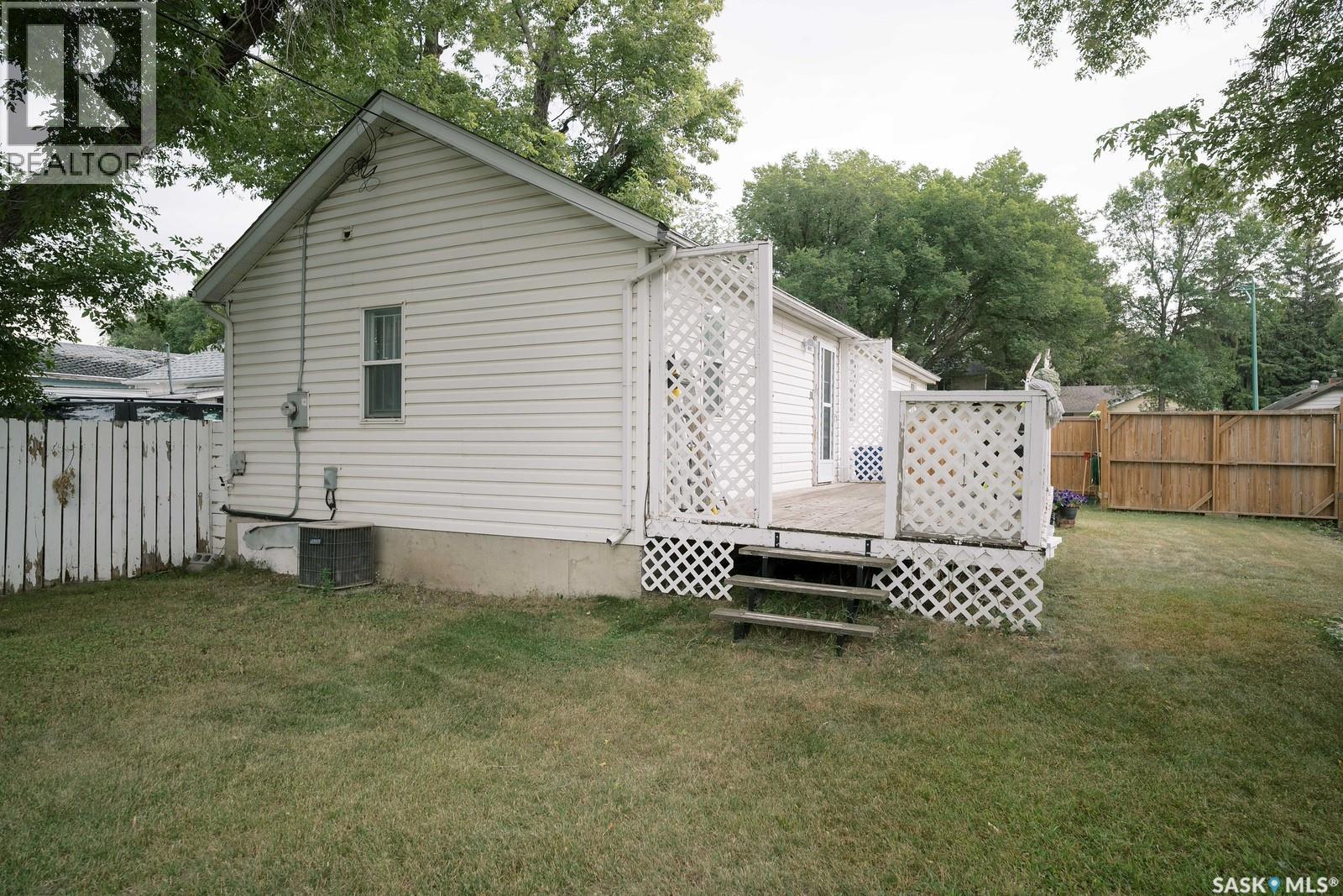 1421 H AVENUE N - 6