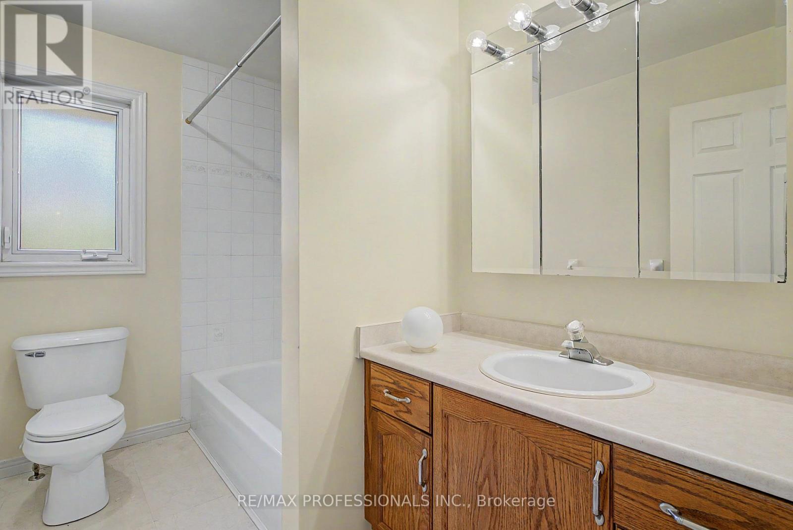 576 THORNDALE DRIVE - 15
