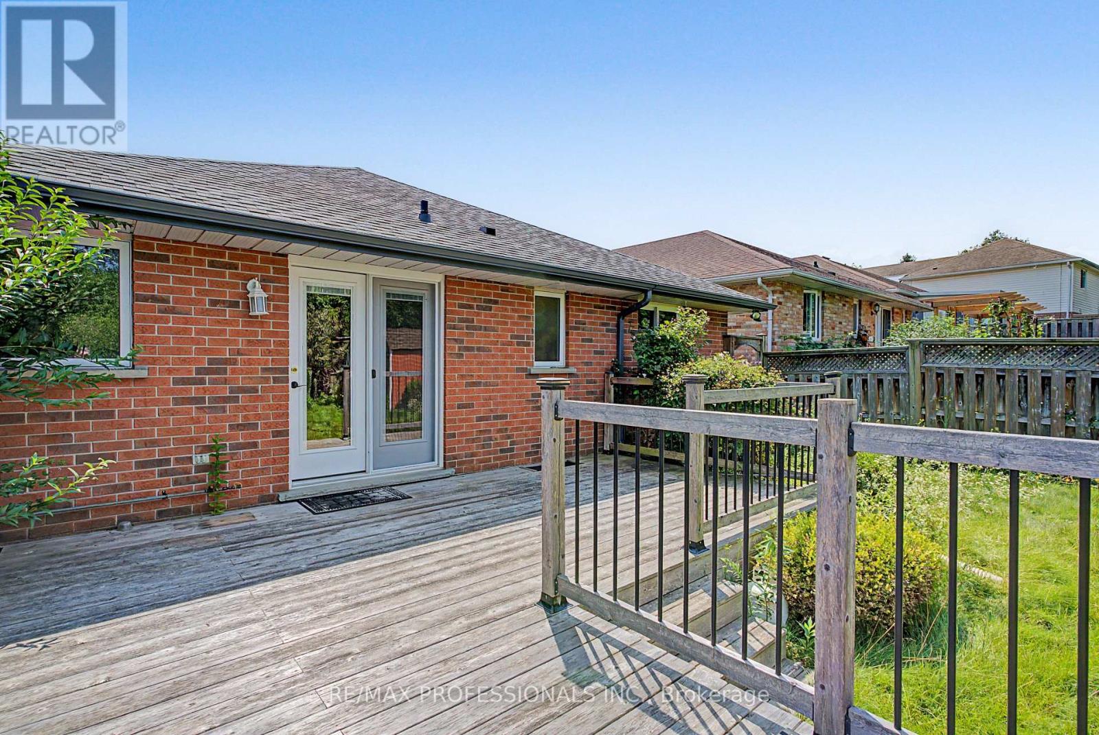 576 THORNDALE DRIVE - 29