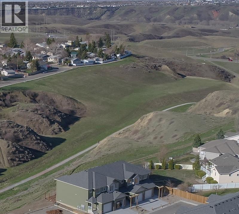 1, 1584 Stafford Drive N, Lethbridge — photo 2