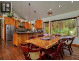 Kitchen - 2023 Mcmurdo Road, Golden, BC V0A1H4 Photo 10