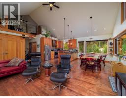 Living room - 2023 Mcmurdo Road, Golden, BC V0A1H4 Photo 9