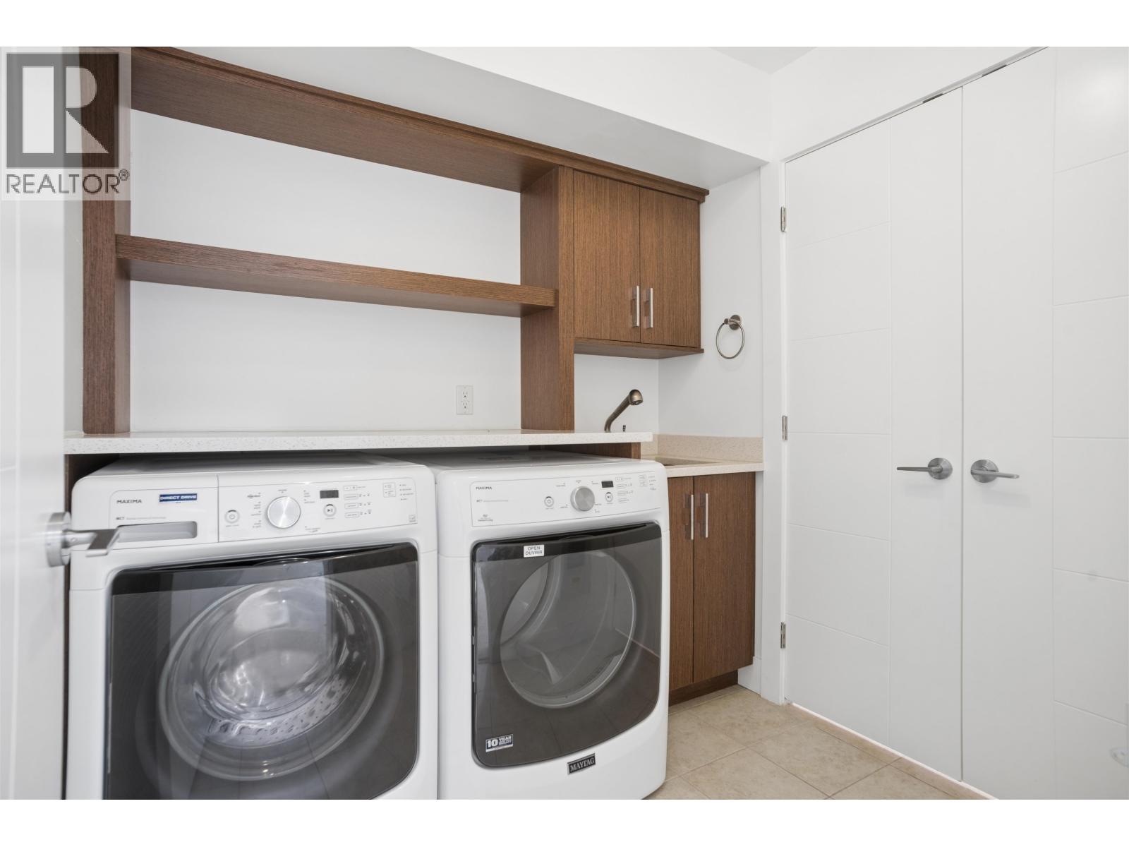2020 CARSON COURT, North Vancouver