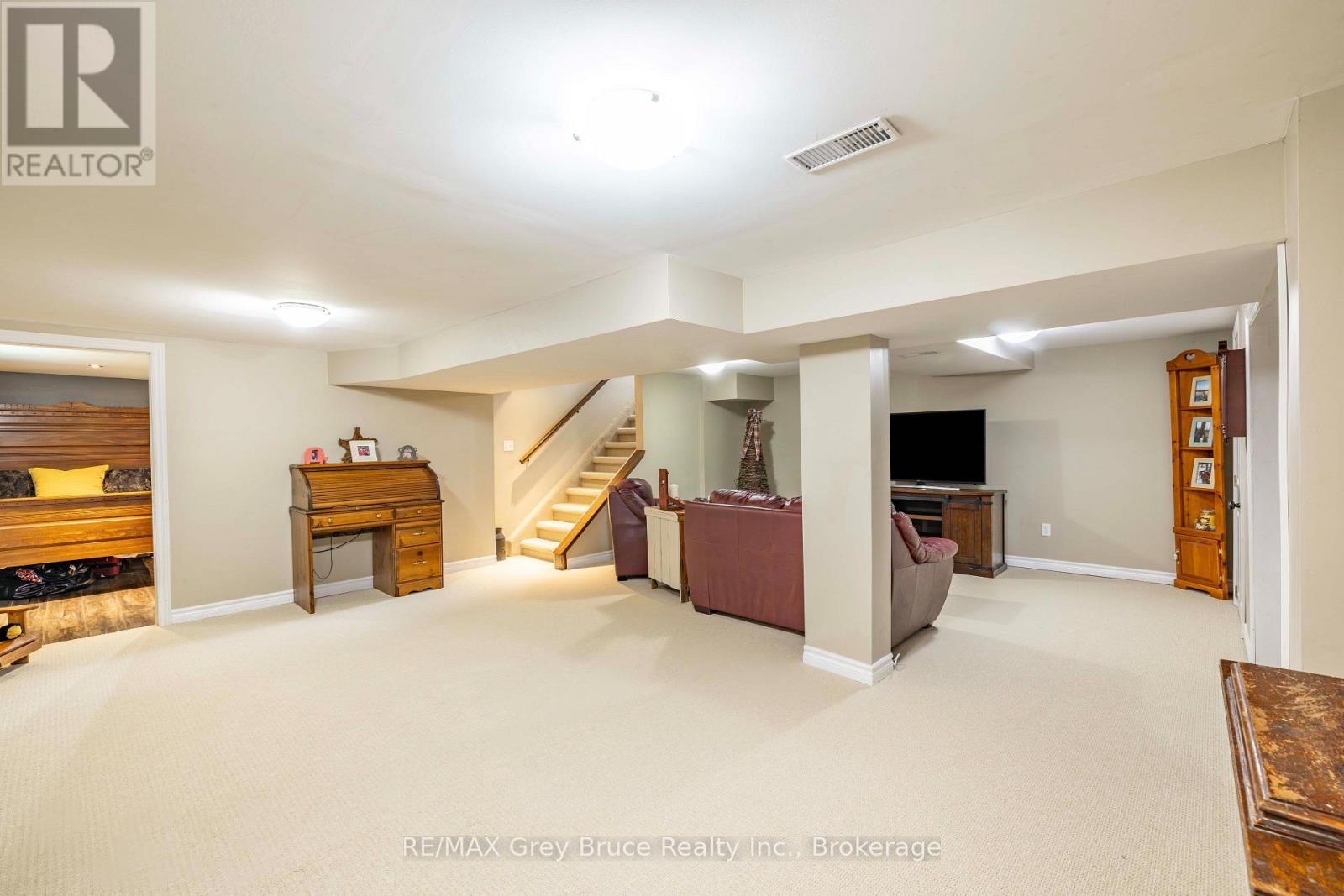 175 FERGUS STREET S - 17