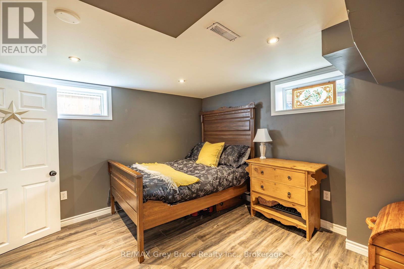 175 FERGUS STREET S - Image 23