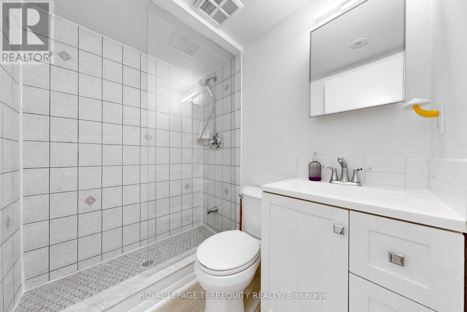 #1501C 26 LAIDLAW STREET - 13