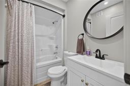 526 Epsilon Avenue, Winnipeg Beach, MB R0C3G0 Photo 11