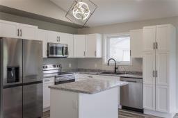 526 Epsilon Avenue, Winnipeg Beach, MB R0C3G0 Photo 8