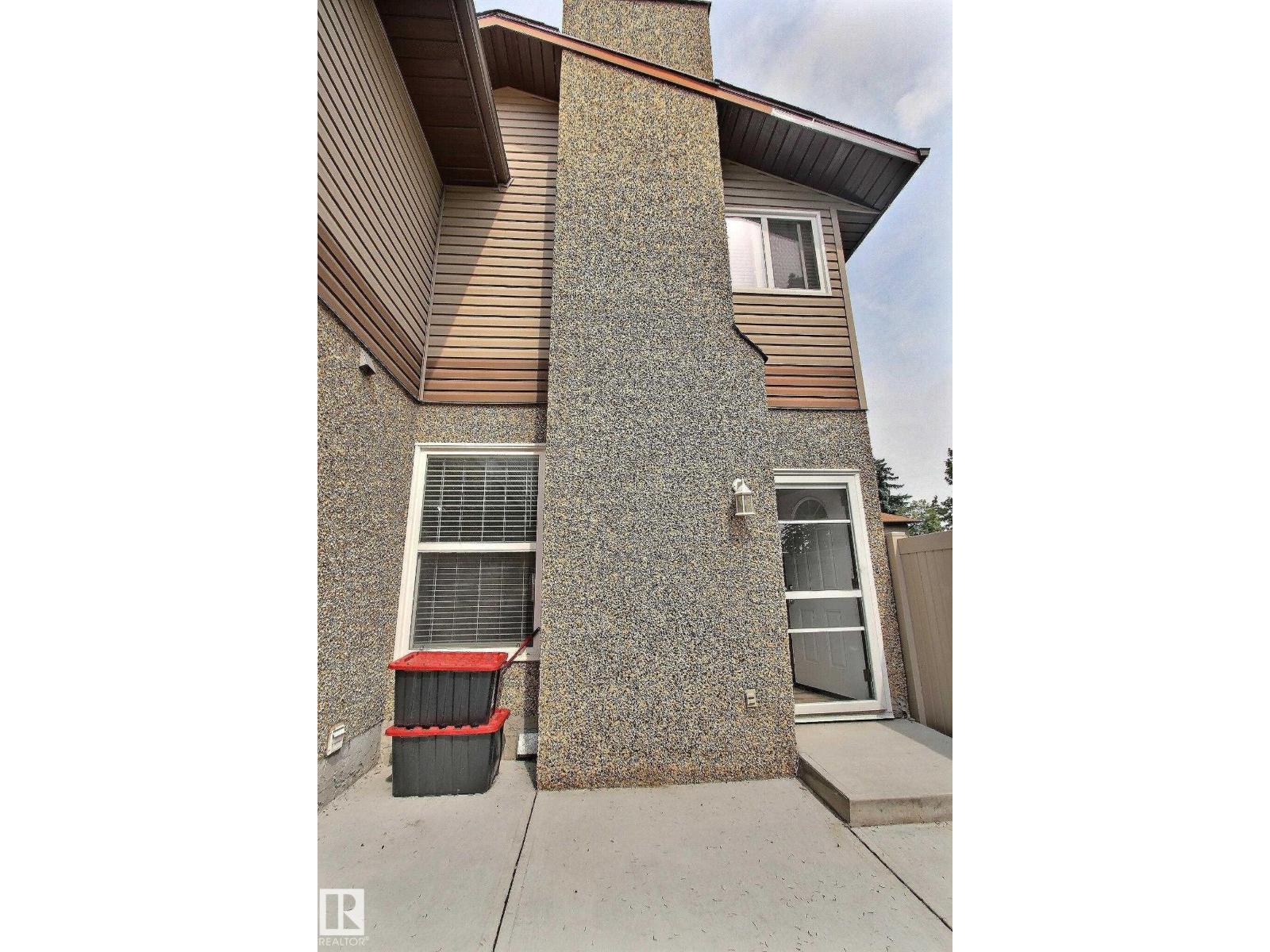 17004 100 ST NW - 17