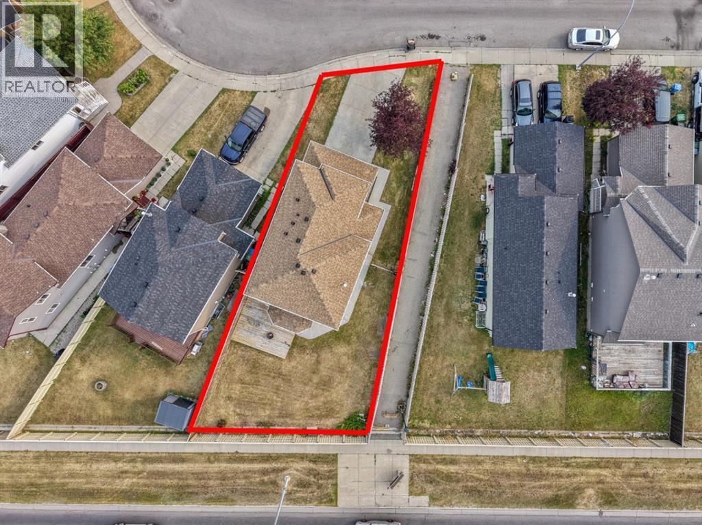 187 Martinvalley Crescent NE, Calgary — photo 2