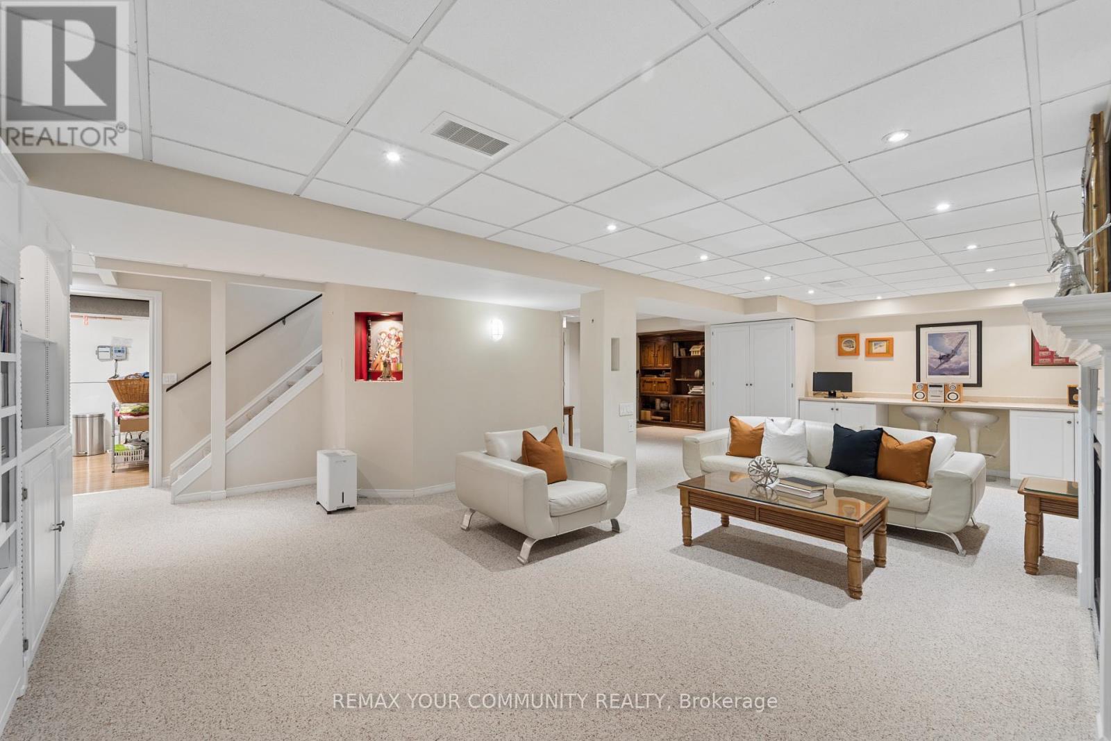 5 CARRIAGE LANE - Image 31
