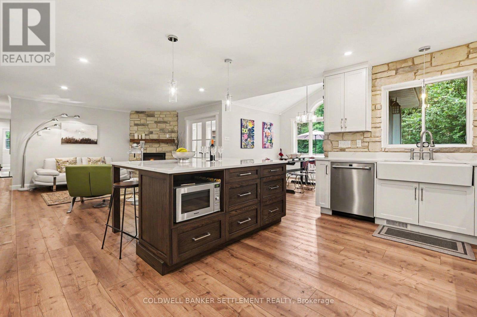 135 BARR PLACE W - Image 10