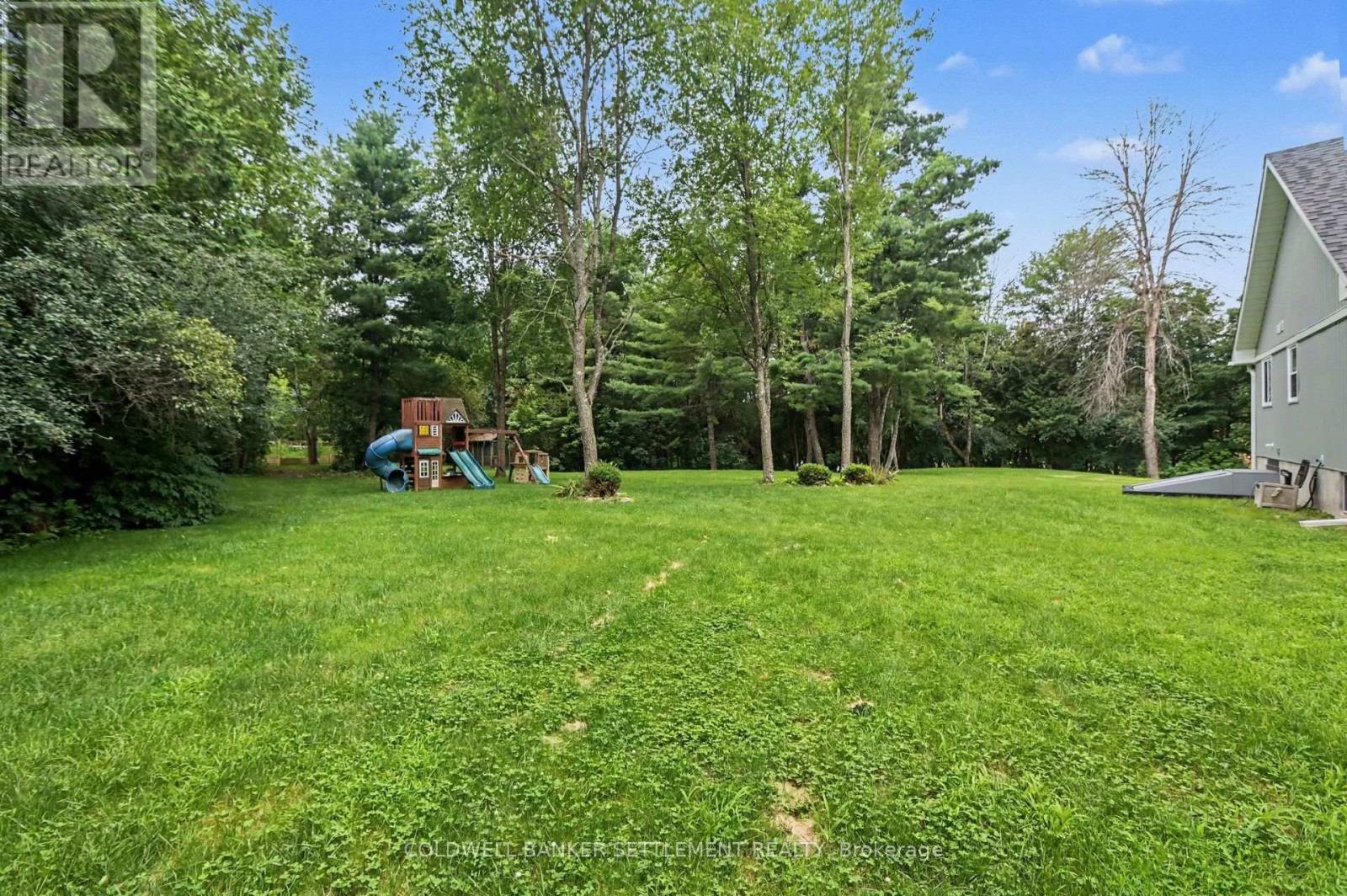 135 BARR PLACE W - Image 37