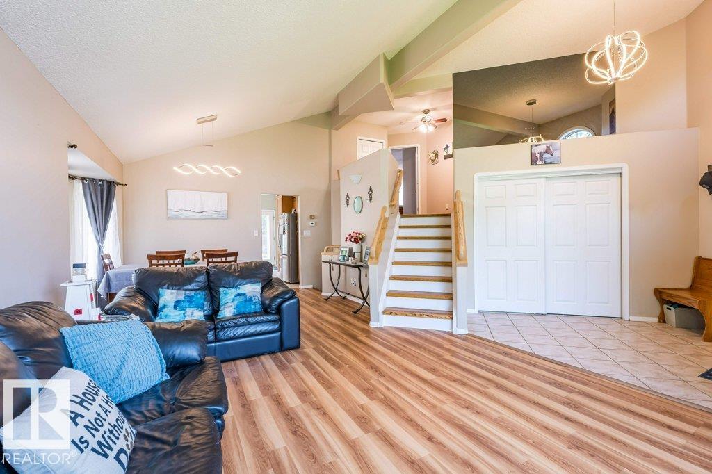 4705 43 ST - 7